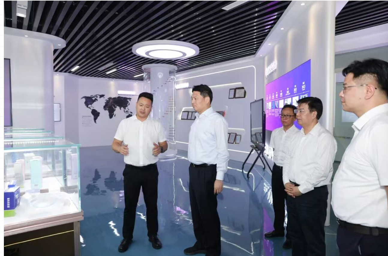 Jüngste Firmenblogs über Taizhou Municipal Party Secretary Visits Jiangsu Tianhua Rigging to Review Industry Development and Local Employment